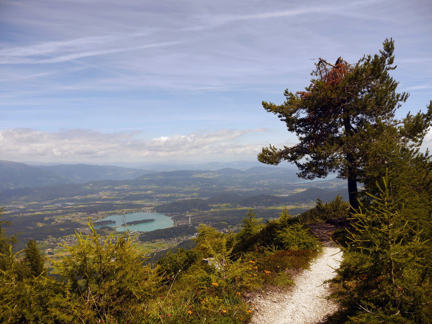 Uitzicht op Faakersee tijdens beklimming Mallestiger Mittagskogel